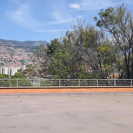 Apartamento Cerca A Plaza Mayor Medellín Esterno foto
