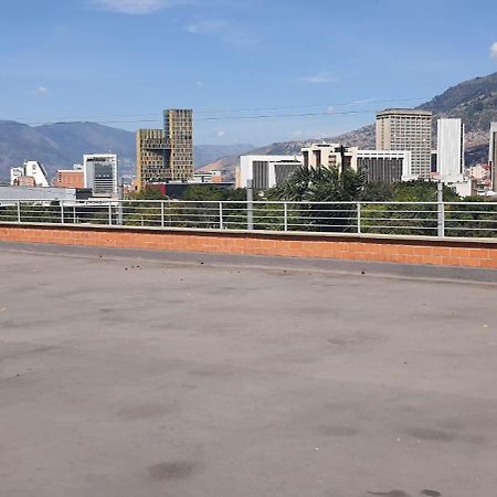 Apartamento Cerca A Plaza Mayor Medellín Esterno foto